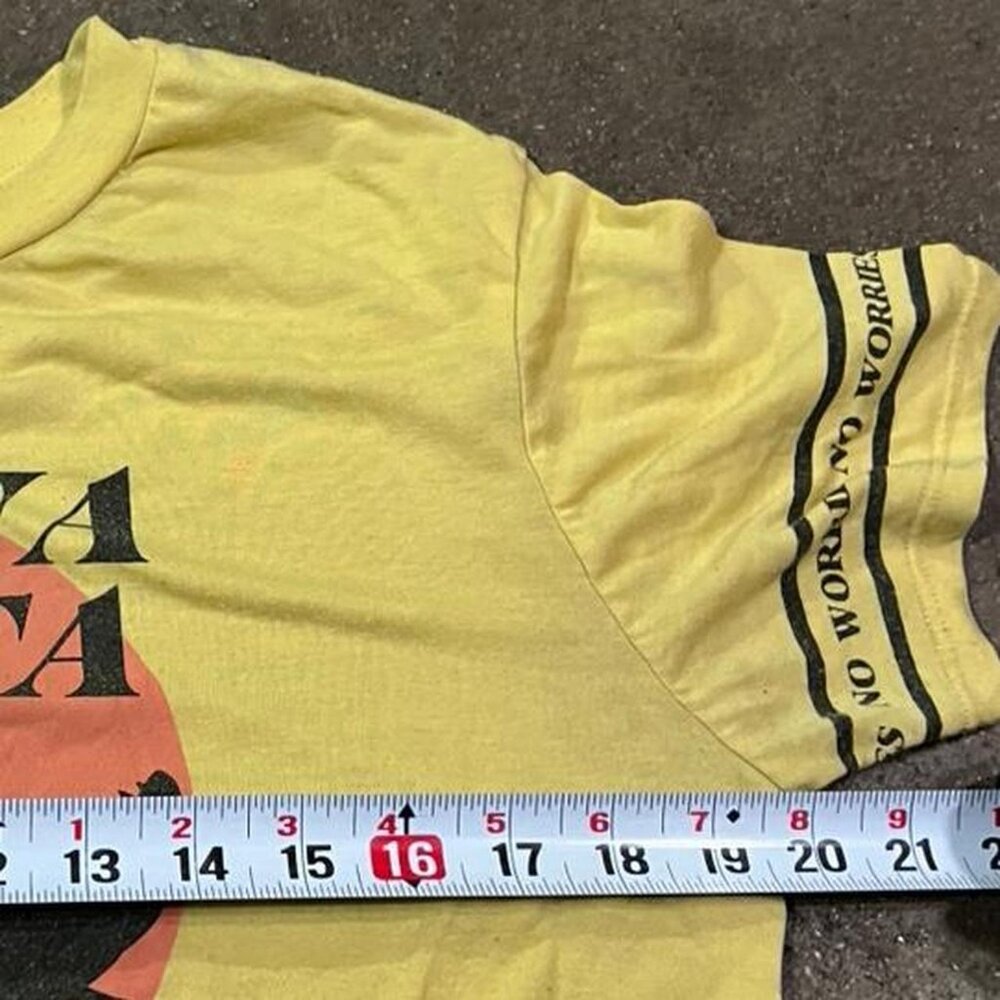 Disney The Lion King Hakuna Matata yellow t-shit Fits Womens Large - Picture 7 of 8